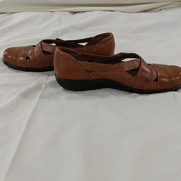 Clark's bendable shoes - Picture 3 of 4